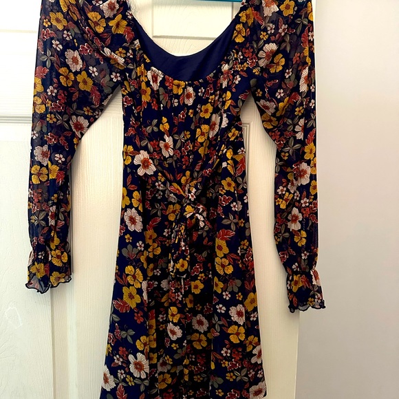Floral Long Sleeve Dress size medium - Picture 2 of 9